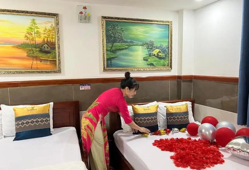 اتاق استاندارد, Gia Hân