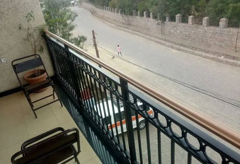 اتاق لوکس سه تخته, Honey Land Hotel Lalibela