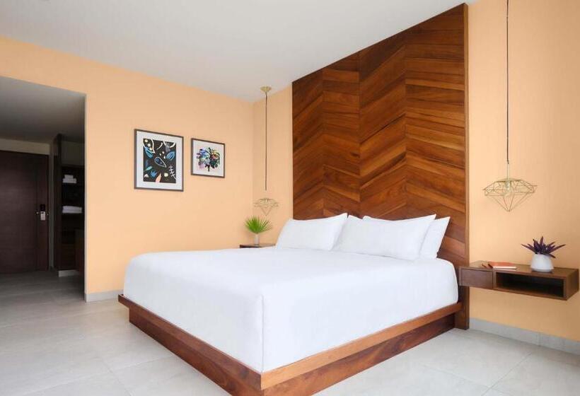 带大床的高级房间, Calixta