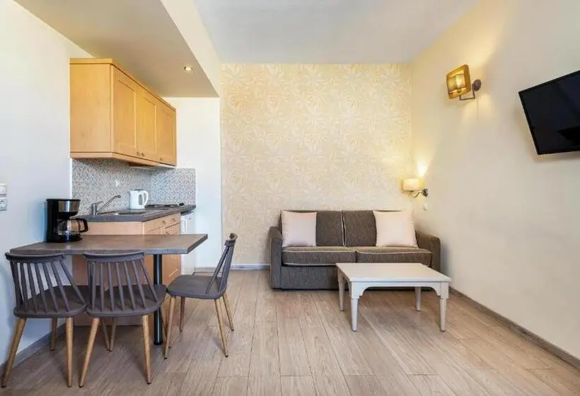 プールの見える１ベッドルームアパートメント, Icarus Apartments