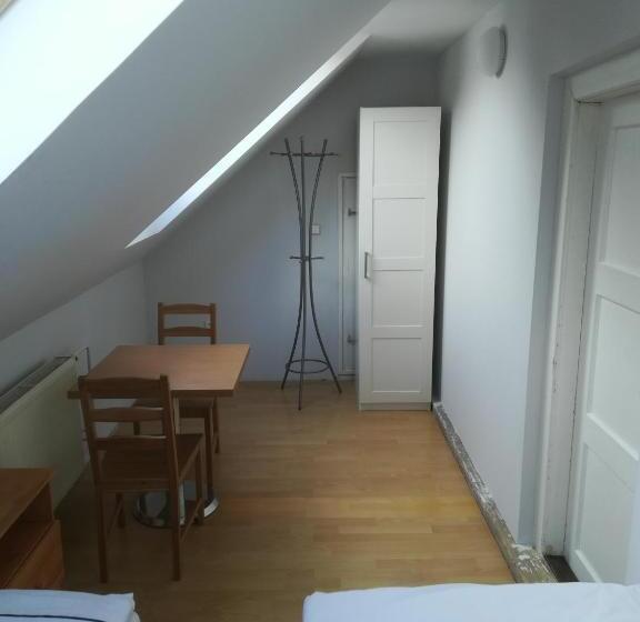 חדר סטנדרט נוף לגינה, Lipanka