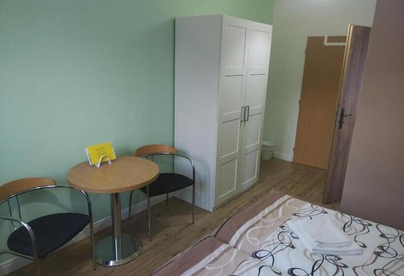 חדר סופריור, Lipanka