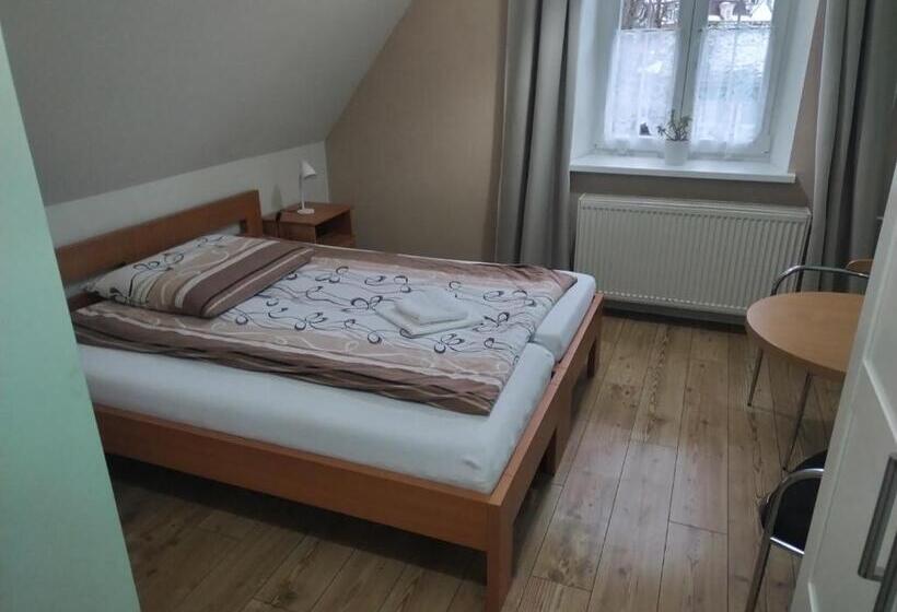 חדר סופריור, Lipanka