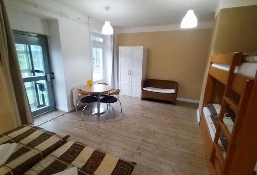 חדר משפחתי נוף לגינה, Lipanka