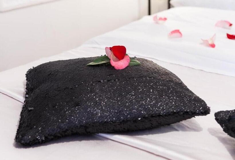 اتاق خانوادگی, Ostiense Suites