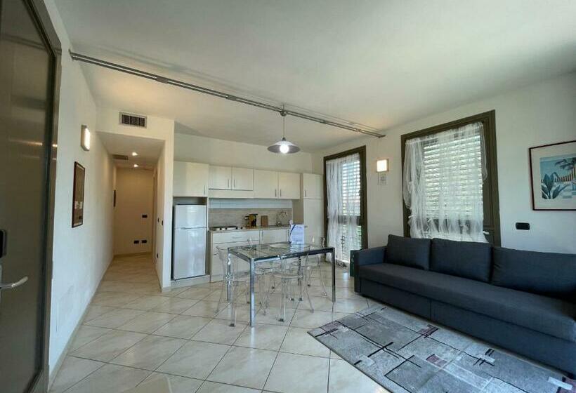 バルコニー付き１ベッドルームアパートメント, Pisa Beach Park