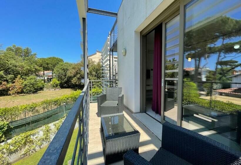 バルコニー付き１ベッドルームアパートメント, Pisa Beach Park