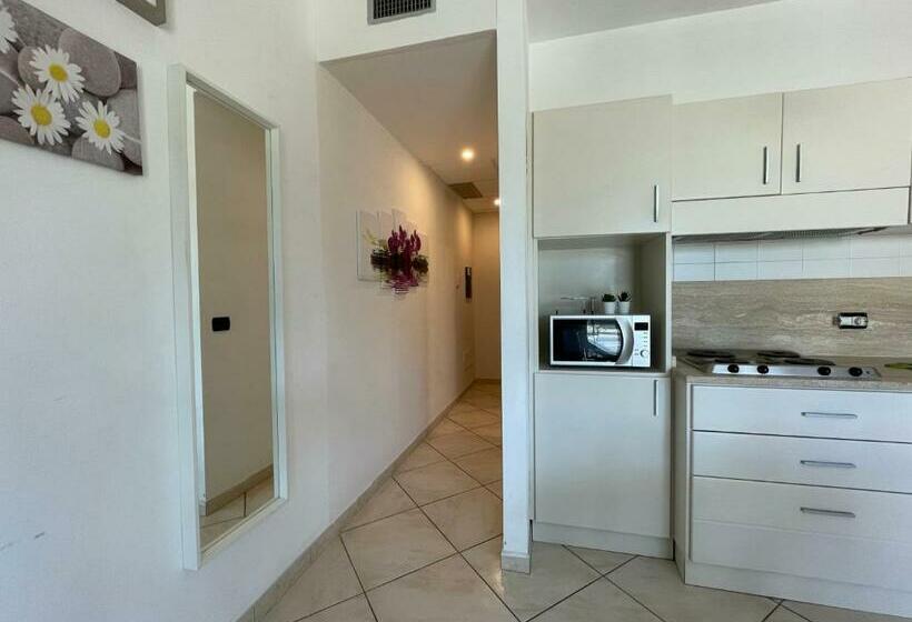 バルコニー付き１ベッドルームアパートメント, Pisa Beach Park