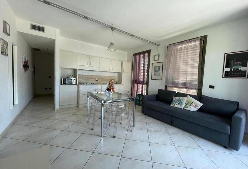 バルコニー付き１ベッドルームアパートメント, Pisa Beach Park