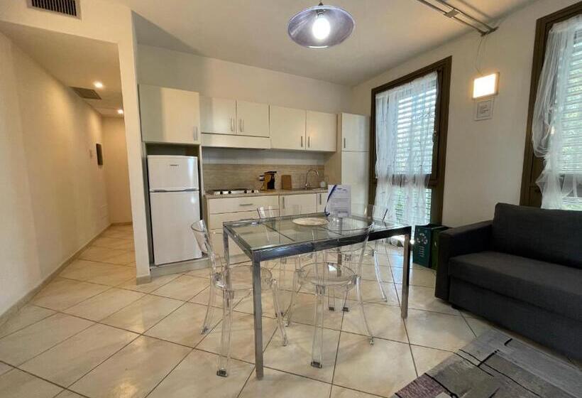 バルコニー付き１ベッドルームアパートメント, Pisa Beach Park