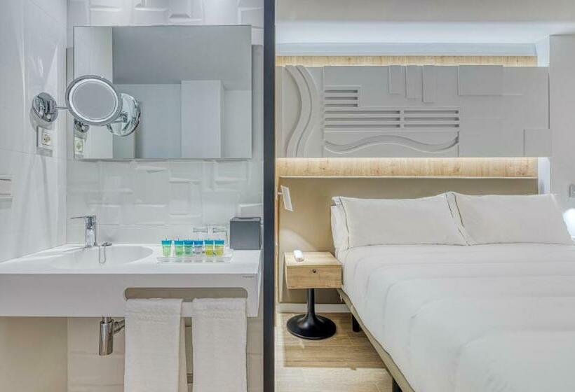 غرفة قياسية مزوَّدة بتراس, Senator Cala Millor