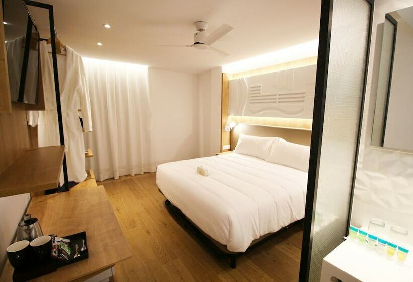 غرفة قياسية مزوَّدة بتراس, Senator Cala Millor