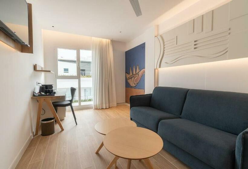 جناح, Senator Cala Millor