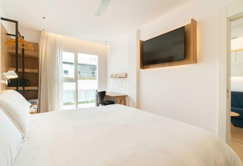 جناح, Senator Cala Millor