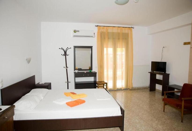 اتاق لوکس با بالکن, Pyrgos Sofokleous