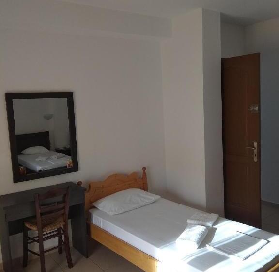 اتاق استاندارد با بالکن, Pyrgos Sofokleous