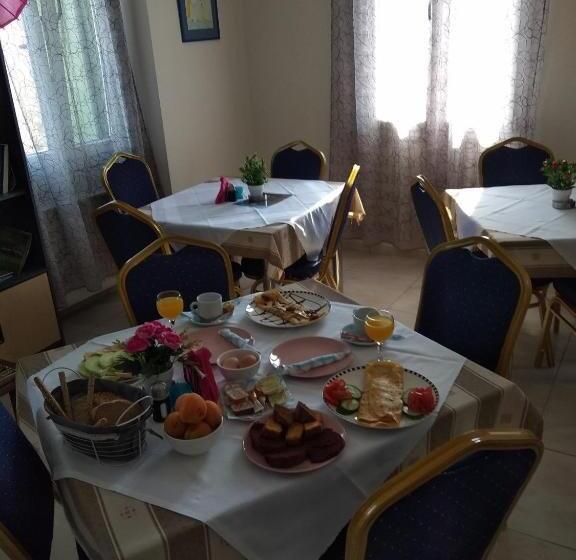 غرفة قياسية مزوَّدة بشُرفة, Pyrgos Sofokleous