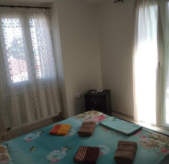 اتاق استاندارد با بالکن و چشمانداز دریا, Pyrgos Sofokleous