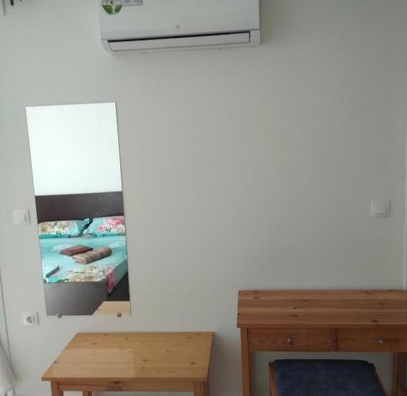 اتاق استاندارد با بالکن و چشمانداز دریا, Pyrgos Sofokleous