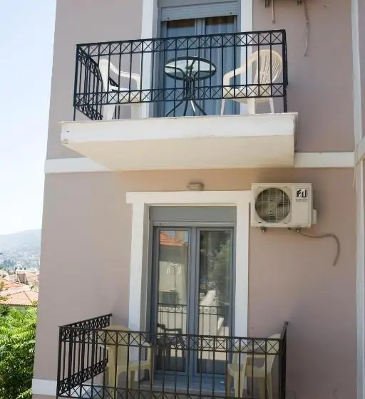 اتاق سه نفره دلوکس با چشم‌انداز دریا, Pyrgos Sofokleous