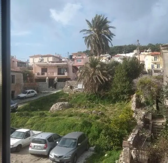 اتاق لوکس, Pyrgos Sofokleous