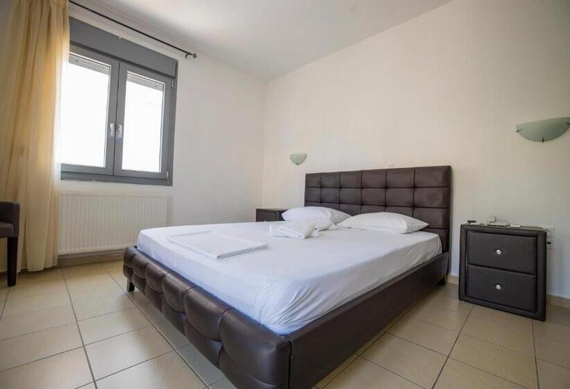 اتاق لوکس, Pyrgos Sofokleous