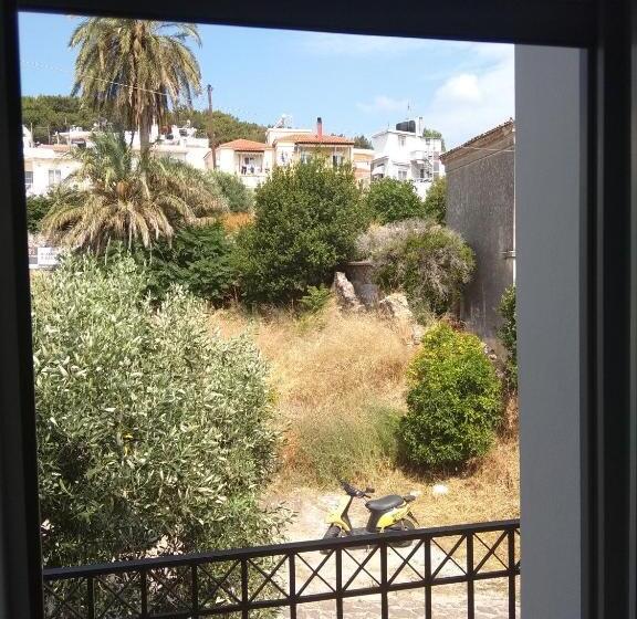 اتاق لوکس, Pyrgos Sofokleous