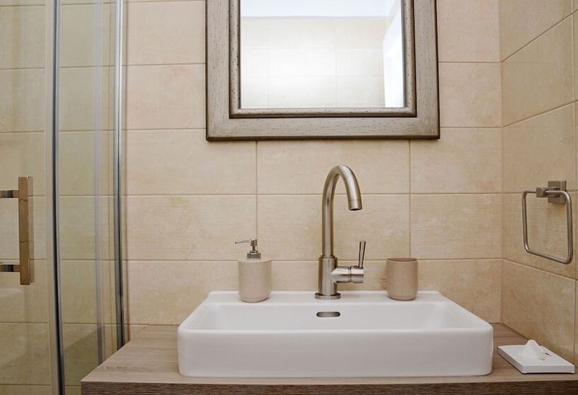 스탠다드 트리플 룸, Flowers Zagreb Downtown