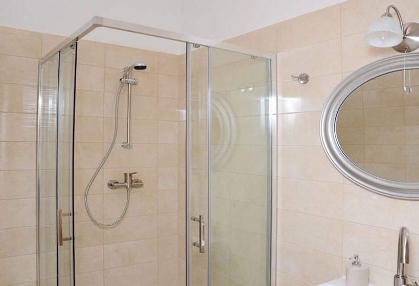 4인용 스탠다드 룸, Flowers Zagreb Downtown