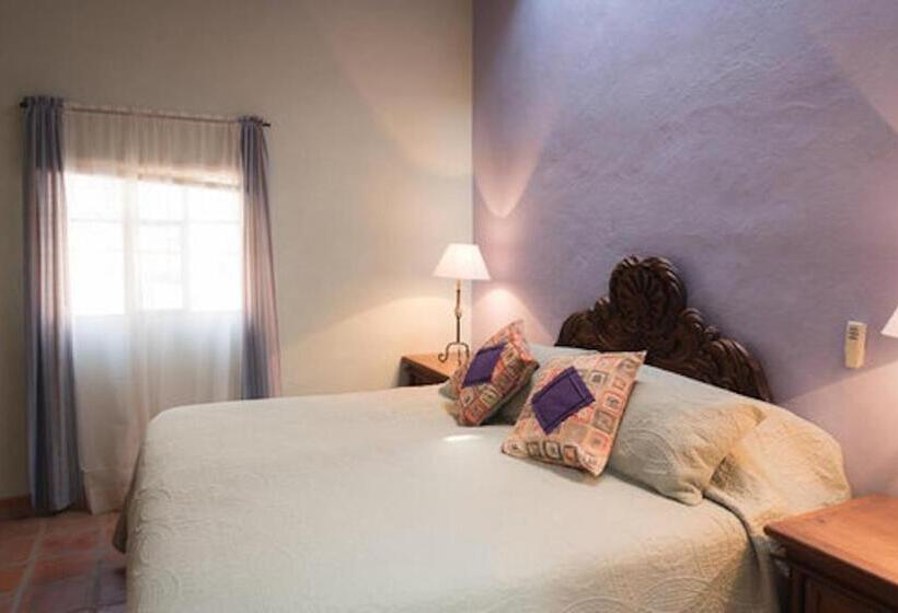 اتاق لوکس سه تخته, Boutique Hotel Casa Camellia