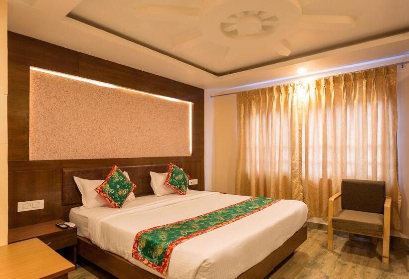 اتاق سوپریور با تخت بزرگ, Yellow Pagoda Pokhara