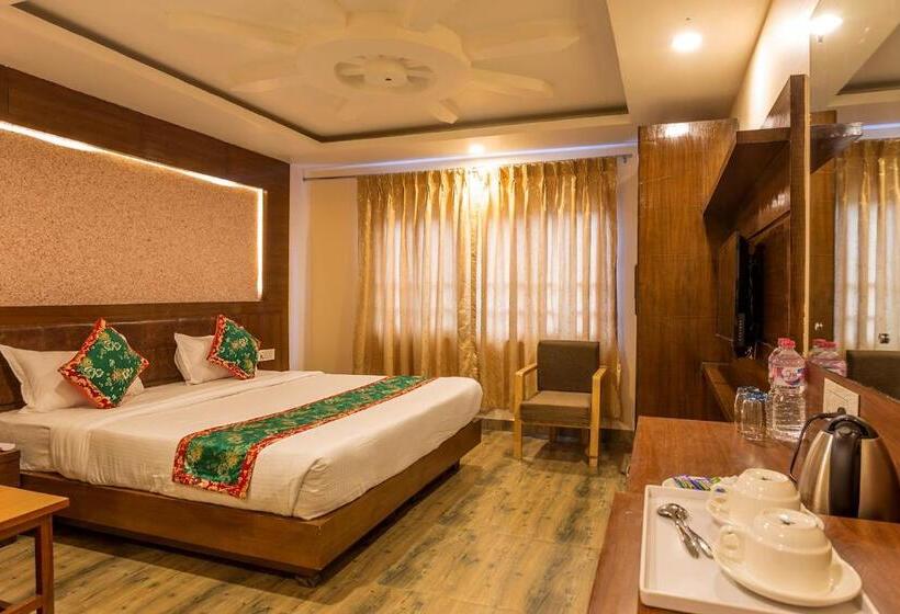 اتاق سوپریور با تخت بزرگ, Yellow Pagoda Pokhara