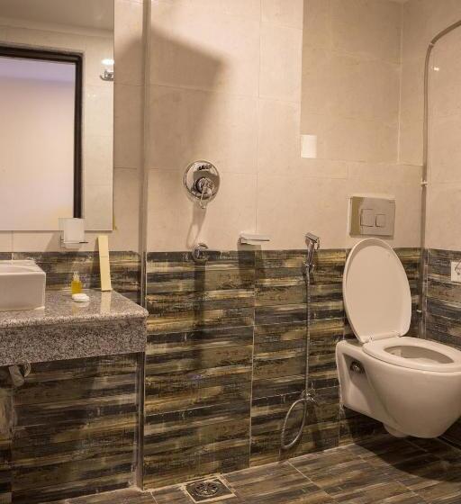 اتاق سوپریور با تخت بزرگ, Yellow Pagoda Pokhara