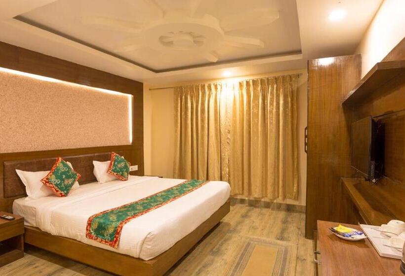 اتاق سوپریور با تخت بزرگ, Yellow Pagoda Pokhara