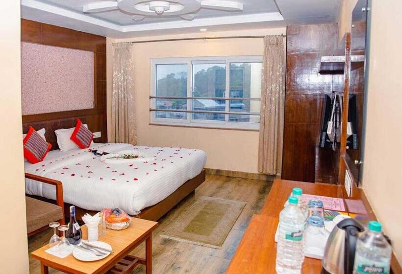 اتاق سوپریور با تخت بزرگ, Yellow Pagoda Pokhara