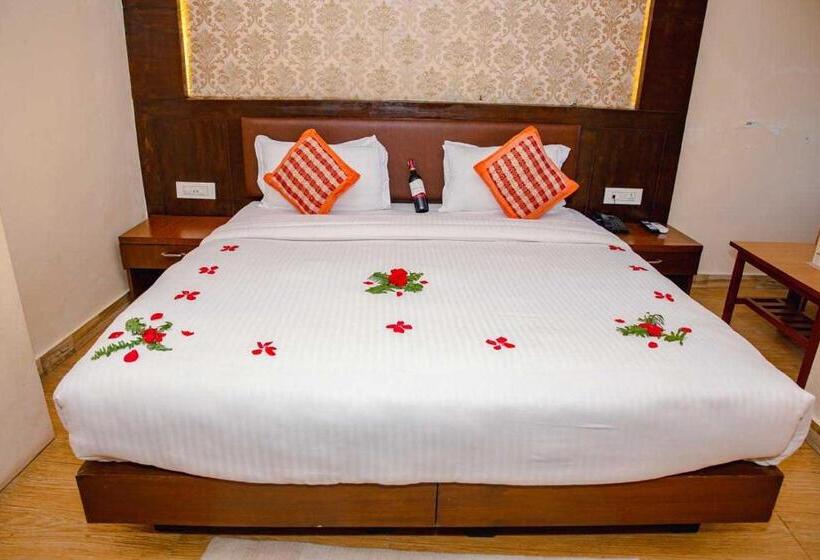 اتاق سوپریور با تخت بزرگ, Yellow Pagoda Pokhara