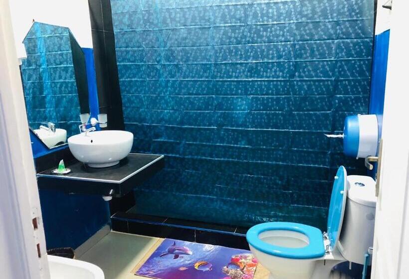 اتاق استاندارد با چشمانداز استخر, Petite Flower Guest House