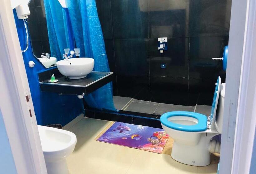 اتاق استاندارد با چشمانداز استخر, Petite Flower Guest House