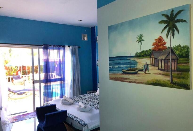 اتاق استاندارد با چشمانداز استخر, Petite Flower Guest House