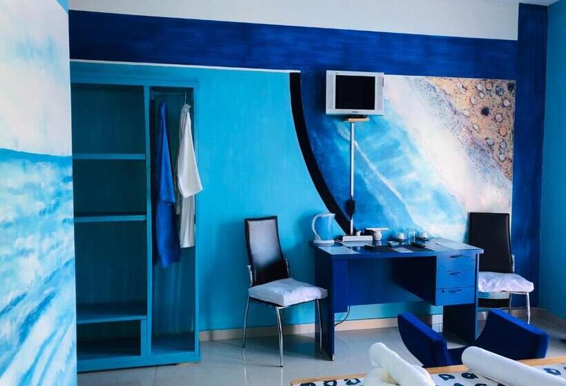 اتاق استاندارد با چشمانداز استخر, Petite Flower Guest House