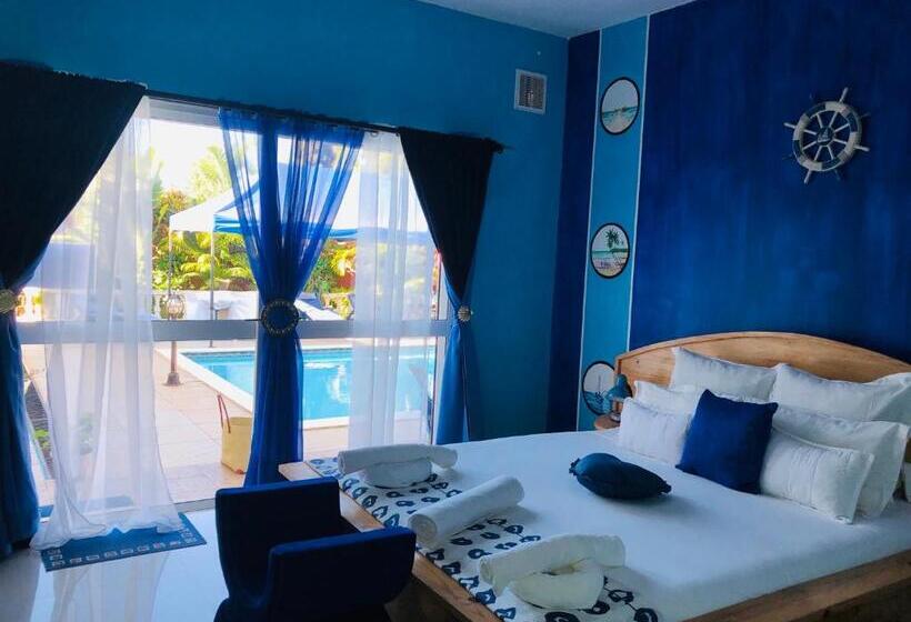 اتاق استاندارد با چشمانداز استخر, Petite Flower Guest House