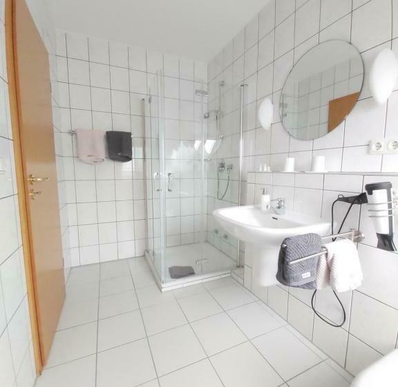 标准间, Pension Heuer