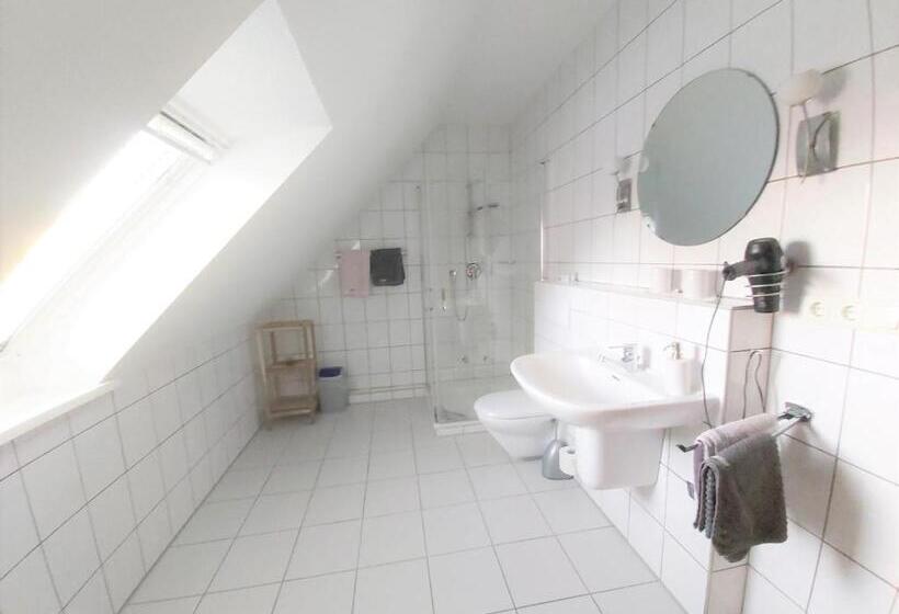 家庭间, Pension Heuer