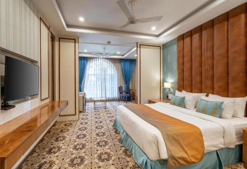 סוויטת ג'וניור, Hukam S Lalit Mahal   Hotel Convention Club