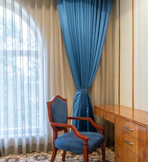 סוויטת ג'וניור, Hukam S Lalit Mahal   Hotel Convention Club