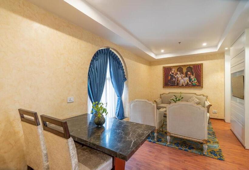 סוויטת סופריור, Hukam S Lalit Mahal   Hotel Convention Club