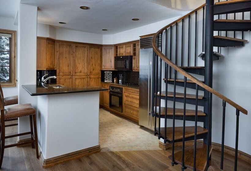 Апартаменты 3 Спальни, Gravity Haus Vail