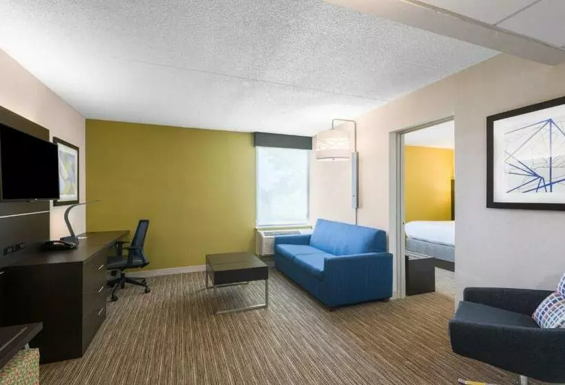 キングサイズベッドのスイートルーム, Holiday Inn Express Ramsey Mahwah, An Ihg