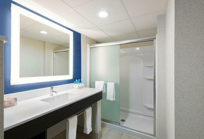 מיטת קינג בסוויטה, Holiday Inn Express Ramsey Mahwah, An Ihg