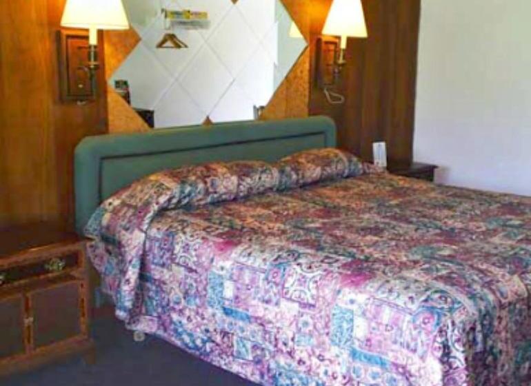 غرفة قياسية سرير كينج, Kings Inn Cleveland